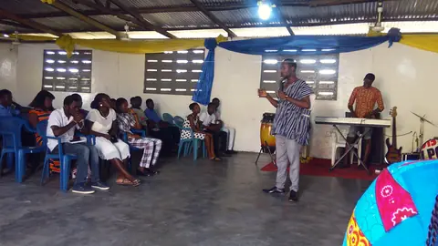 Praise Service, photo 1