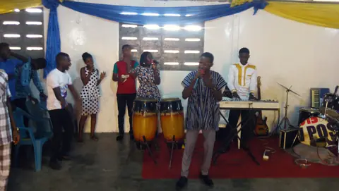 Praise Service, photo 2